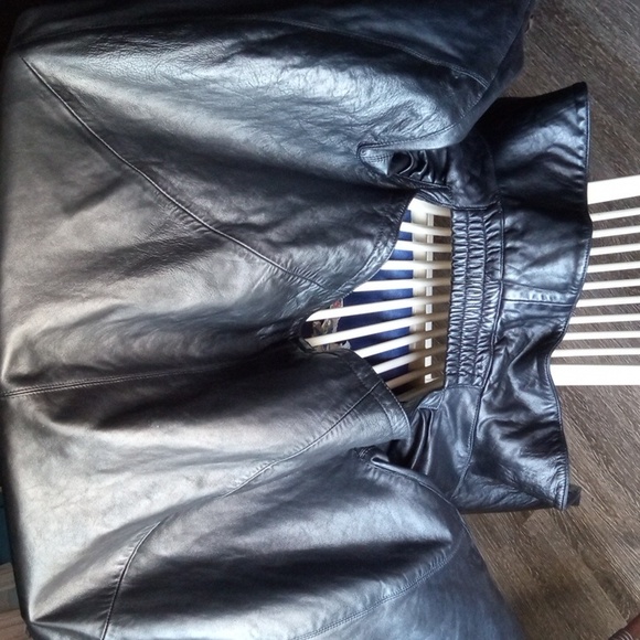 Leather jacket - Picture 2 of 6
